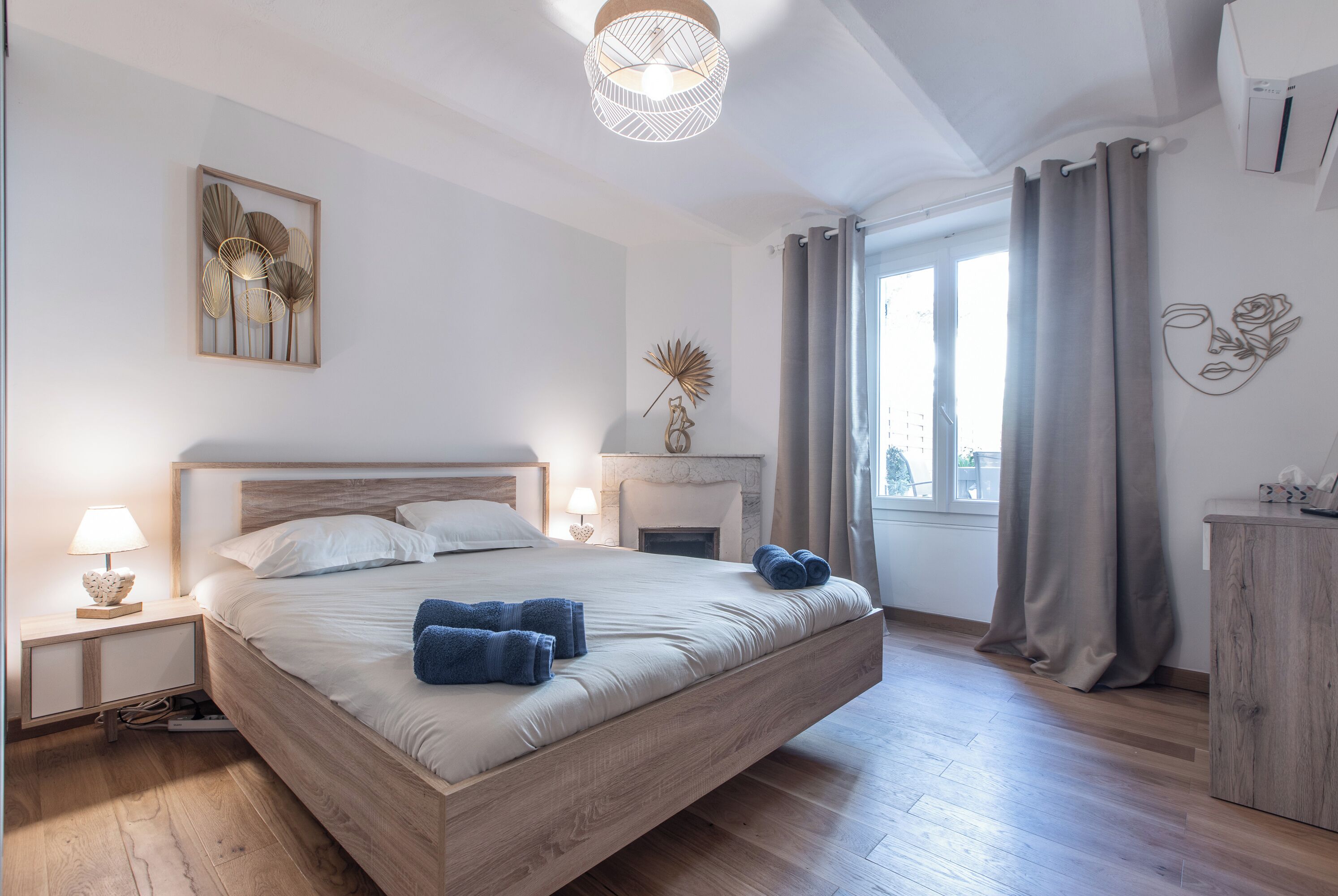 3 bedrooms, desk, iron/ironing board, travel cot