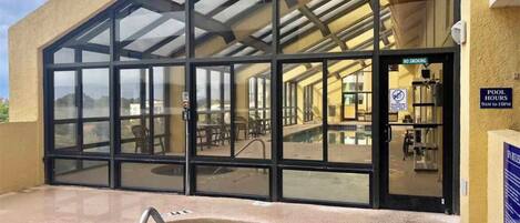 Piscine couverte, piscine extérieure