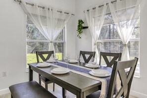 Dining - Stylish and Cozy Pool Home near Disney in a Gated Community (Kissimmee)