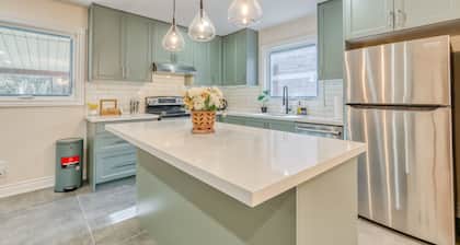 Modern Family Journey Niagara Gateway- All Ensuite BR • 7 beds