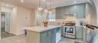 Modern Family Journey Niagara Gateway- All Ensuite BR • 7 beds