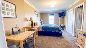The Shallow Bay Room (Room 5) - Sea Breeze Bed & Breakfast (Cow Head)