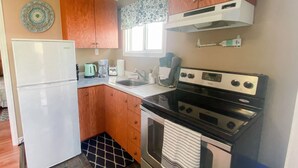 Comfort Cabin, 1 Bedroom, Patio, Ocean View | Private kitchen - Sea Breeze Bed & Breakfast (Cow Head)