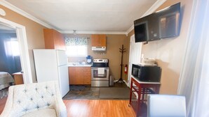 Comfort Cabin, 1 Bedroom, Patio, Ocean View | Private kitchen - Sea Breeze Bed & Breakfast (Cow Head)
