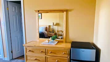 1 bedroom, premium bedding, Tempur-Pedic beds, individually decorated