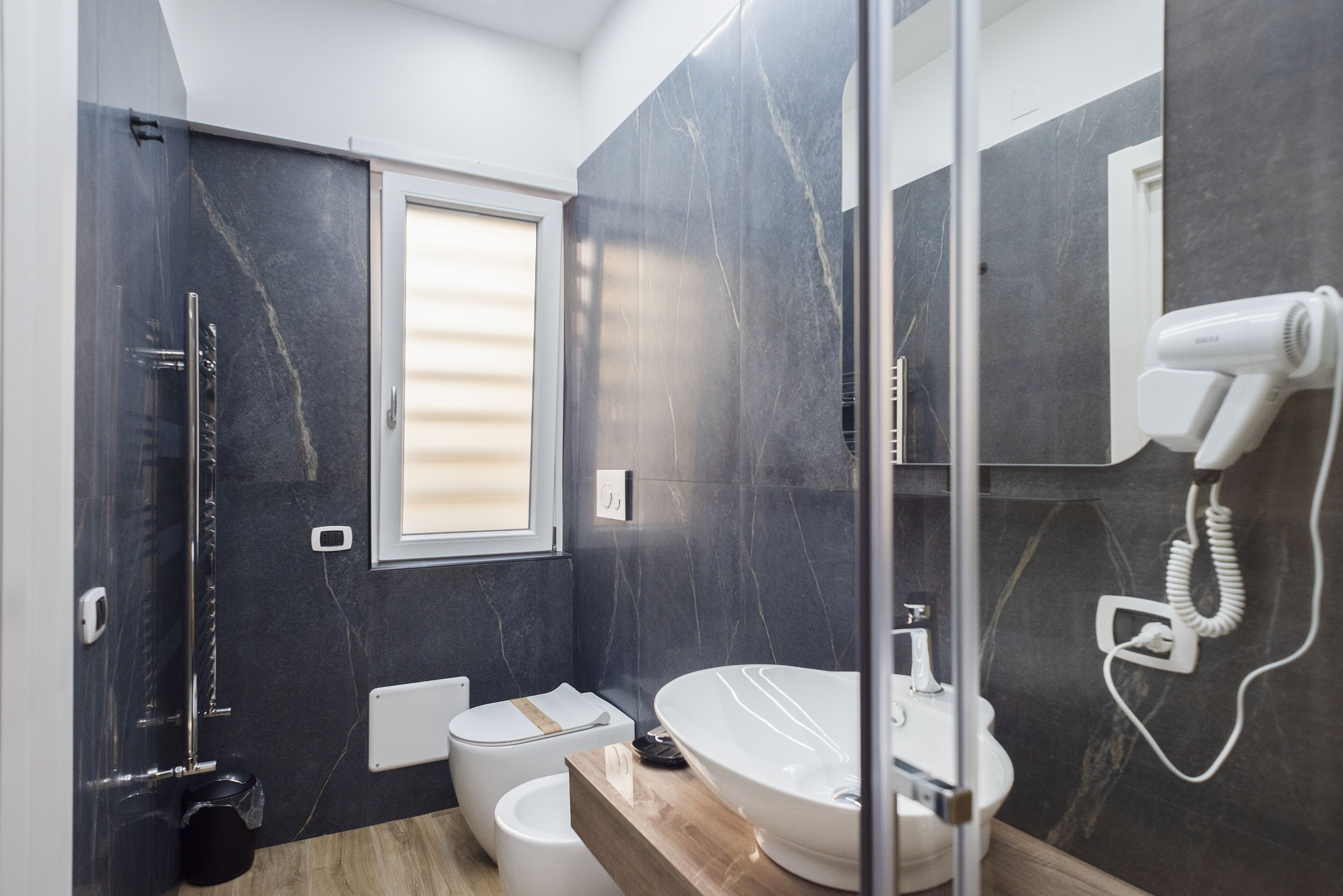 Comfort-Zimmer, 1 Schlafzimmer, Blick auf den Innenhof | Badezimmer | Dusche, Regendusche, Haartrockner, Bidet