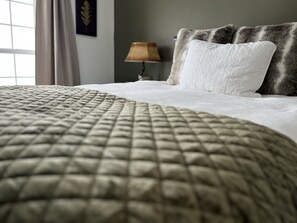 3 bedrooms, iron/ironing board, WiFi, bed sheets - New 3 Bedroom Condo Beech Mtn, Banner Elk, Close to Hiking, Breweries & Wineries (Banner Elk)