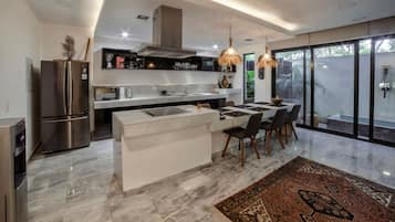 Deluxe Apartment | Private kitchen | Full-size fridge, microwave, stovetop, espresso maker