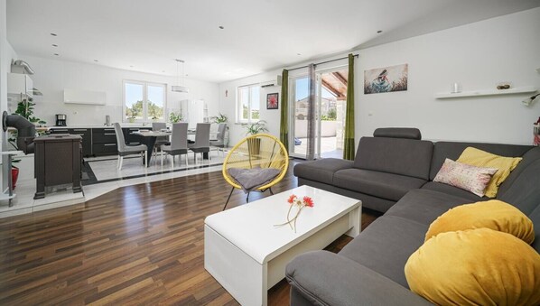 Living area - Holiday Home with Pool in Srima- "D" (Srima)