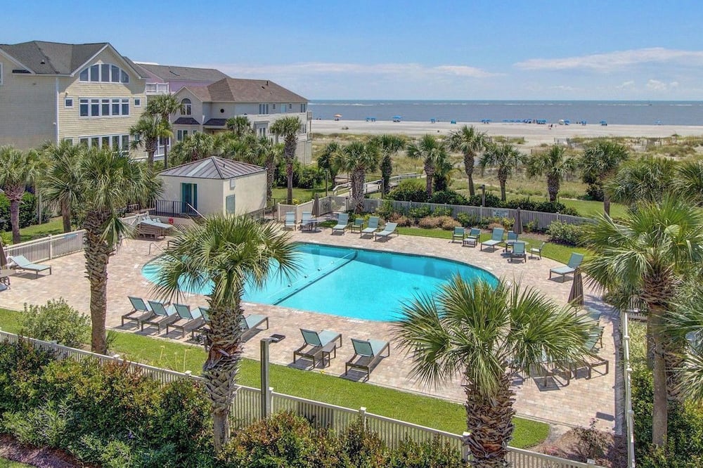308 Summerhouse by Avantstay Oceanview Condo w/ Community Pool Access - Dewees Island, SC