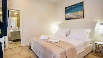 2 slaapkamers, een bureau, een strijkplank/strijkijzer, wifi