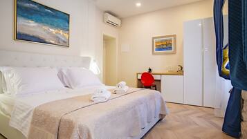 2 slaapkamers, een bureau, een strijkplank/strijkijzer, wifi