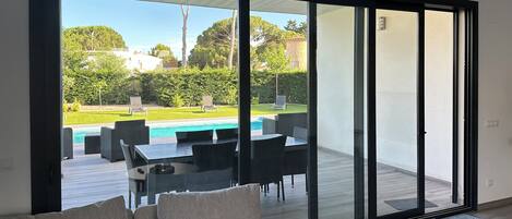 Smart-TV, Tischtennisplatte