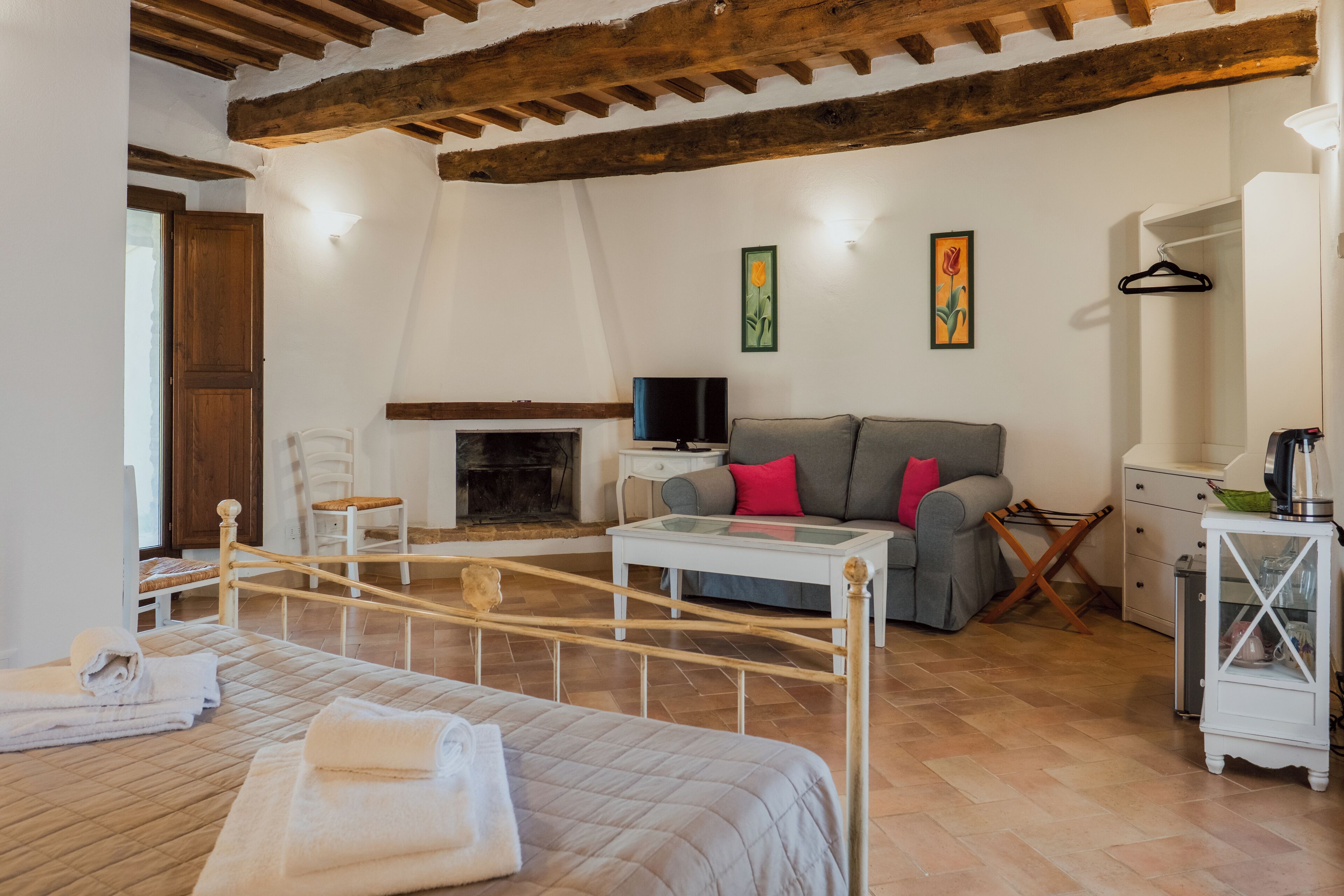 Doppia Deluxe, 1 letto queen, aria condizionata, lato giardino | Biancheria da letto di alta qualità, Wi-Fi gratuito, lenzuola