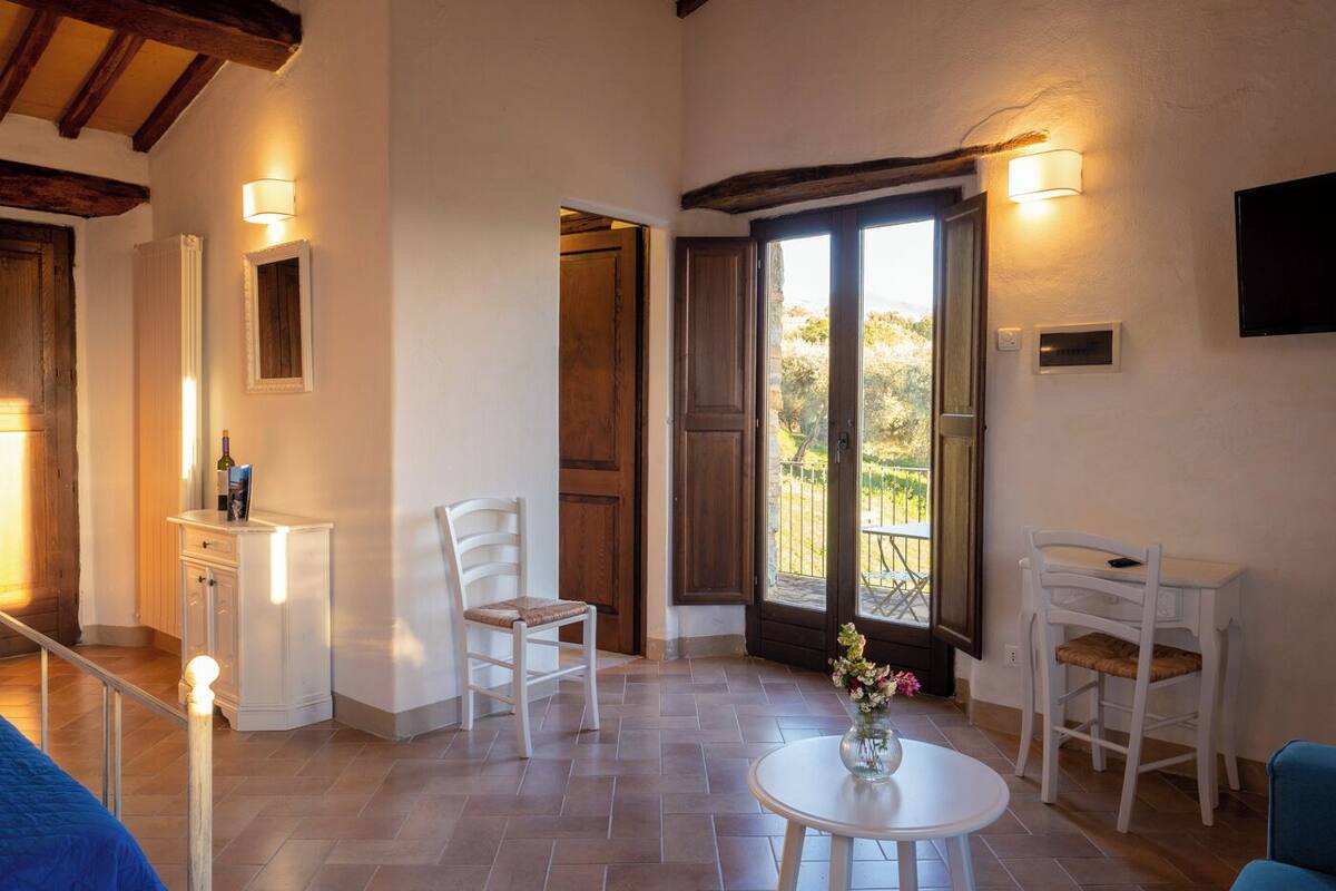 Honeymoon Studio Suite, 1 Katil Ratu (Queen), Terrace, Valley View | Ruang tamu | 18 inci televisyen skrin rata dengan digital