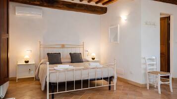 Chambre Double Deluxe, 1 grand lit, climatisation, côté jardin | Literie de qualité supérieure, Wi-Fi gratuit, draps fournis