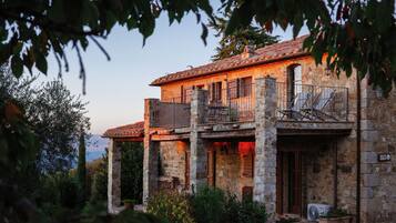 Căn hộ dành cho gia đình, 1 phòng ngủ, máy điều hòa, quang cảnh thung lũng | Hiên