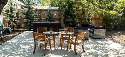 Walk to Main! Hot Tub, Fire Pit, Texas Charm