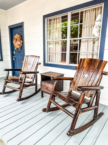 Walk to Main! Hot Tub, Fire Pit, Texas Charm