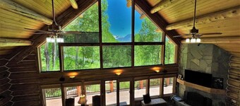 Beautiful Log Cabin 2 Miles to Purgatory Resort with Hot Tub