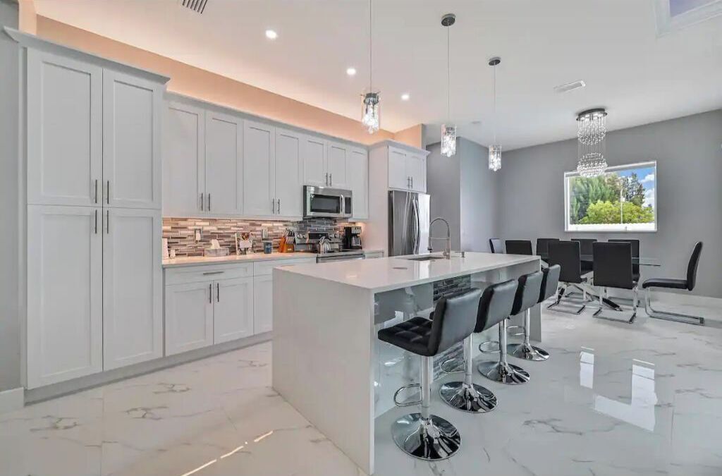 ث لاجة، موقد طهي مسطح، غسالة أطباق، محمصة خبز