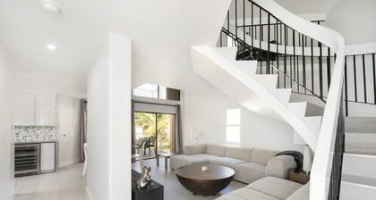 Modern Condo - Seven Mile Beach - Cayman Islands - Walk Everywhere