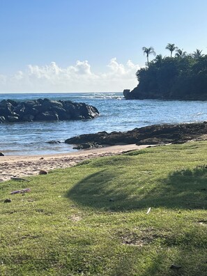 Ubicación a pie de playa, tumbonas y toallas de playa