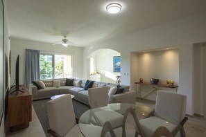 Smart TV, books - Playa Royal 3404 Luxury Condo (Nuevo Vallarta)