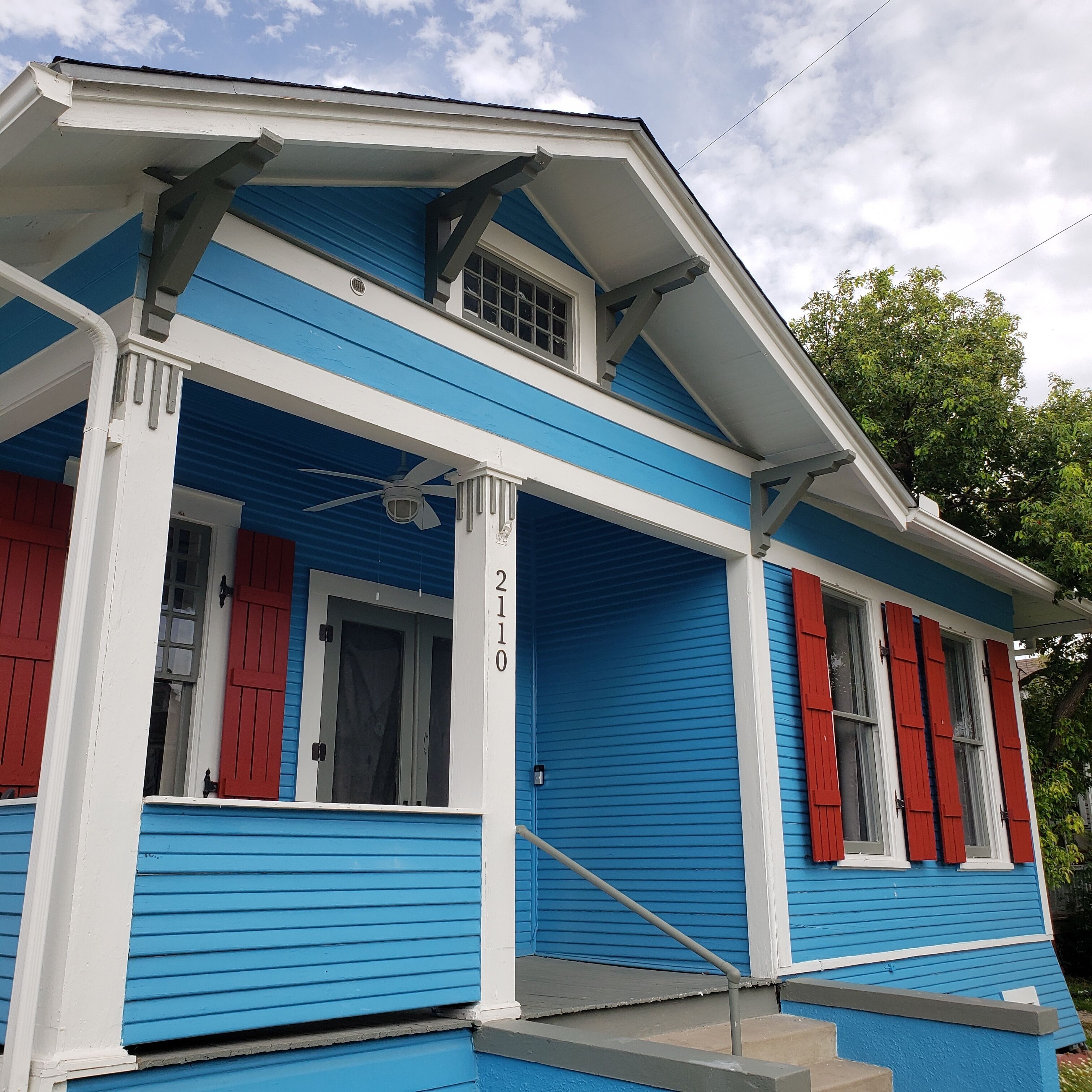 3 blocks from 33rd St beach!