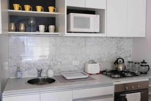 Fridge, microwave, oven, coffee/tea maker