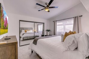 4 bedrooms, desk, iron/ironing board, travel crib - Happy Hour/Waterslide/Game Room (Bermuda Dunes)
