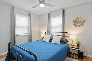 2 bedrooms, desk, iron/ironing board, free WiFi