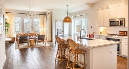 New Farmhouse-Modern Home Close to Everything and pet friendly!