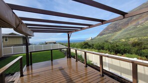 Terrace/patio - New home. Stunning ocean and mountain views. 5 Minutes from the beach (Waianae)