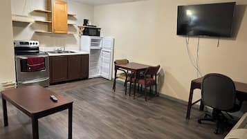 Suite | Eigene Küche | Mini-Kühlschrank, Ofen, Wasserkocher mit Kaffee-/Teezubehör