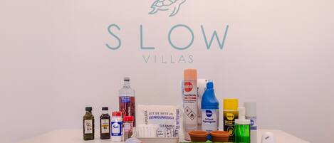 Bañera, secador de pelo y toallas