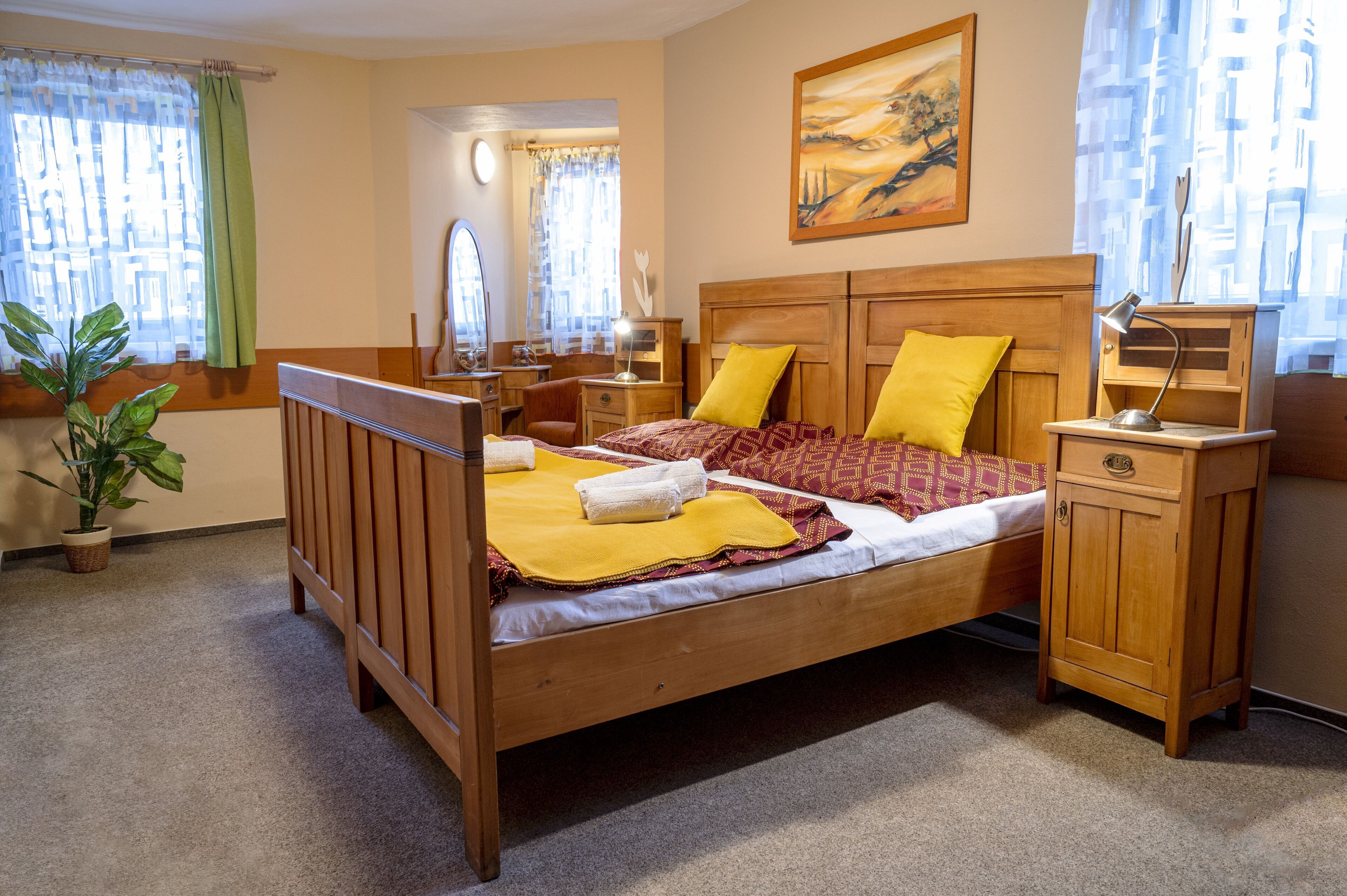 Individually decorated, individually furnished, desk, soundproofing