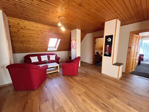 Appartamento Deluxe, 2 camere da letto | Soggiorno | TV, giocattoli, pavimenti riscaldati