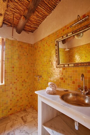 Luxury Double Room, 2 Bedrooms | Bathroom