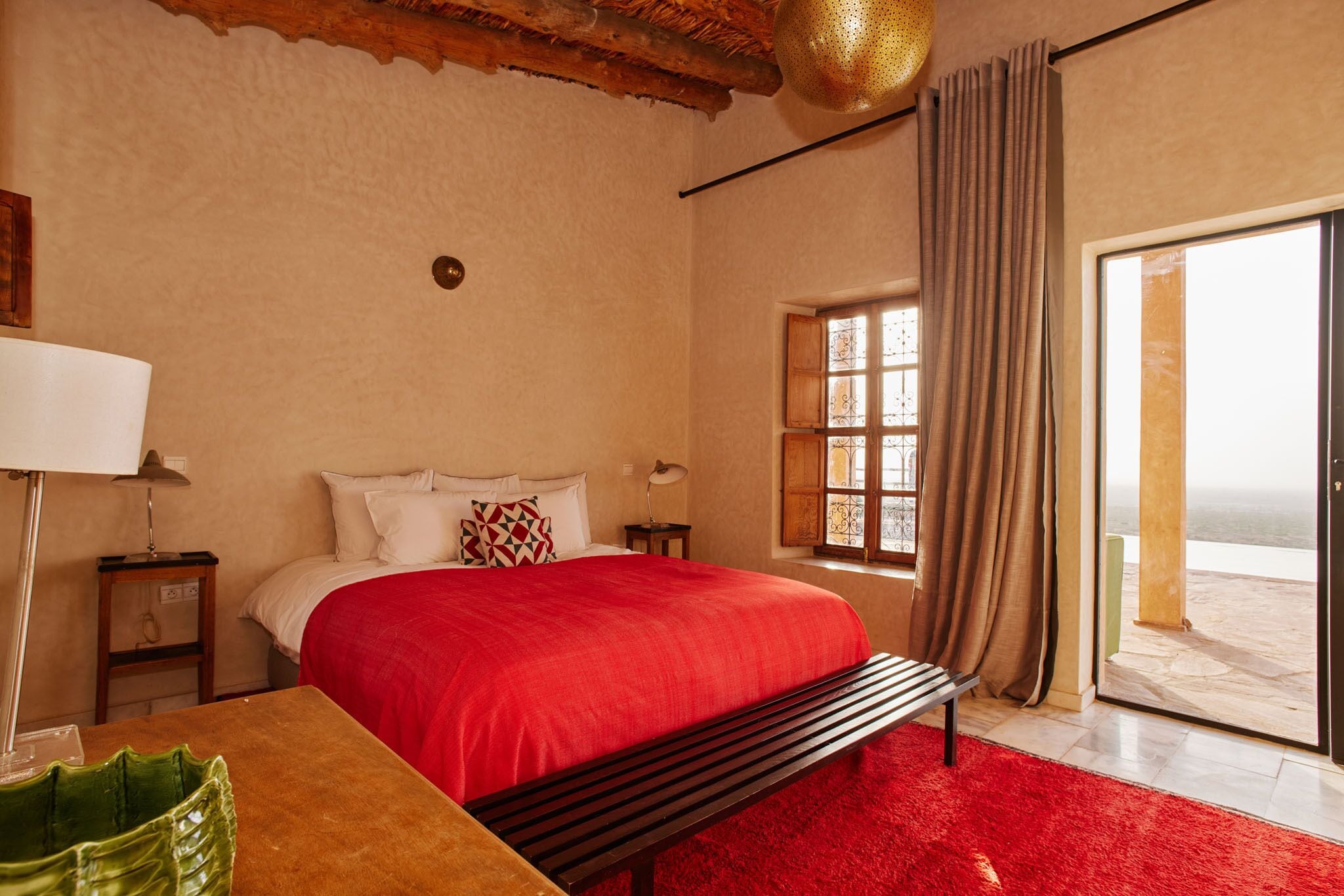 Luksus-dobbeltrom, 3 soverom, bassengutsikt | Dundyner, senger med Select Comfort-madrass og individuelt dekorert