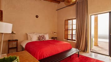 Habitación doble de lujo, 3 habitaciones, vista a la alberca | Edredón, camas Select Comfort y decoración personalizada