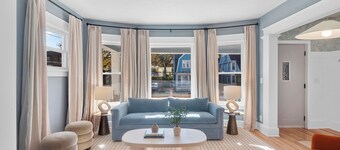 Central location, newly remodeled, Backyard, Firepit, Hot Tub, A/C, Pet-Friendly