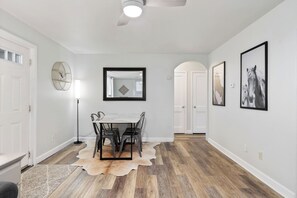 Dining - NEW! Cozy Carriage Haus - UNIT B - Discount for Monthly Stays (Cheyenne)