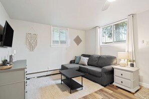 Smart TV, streaming services, offices - NEW! Cozy Carriage Haus - UNIT B - Discount for Monthly Stays (Cheyenne)