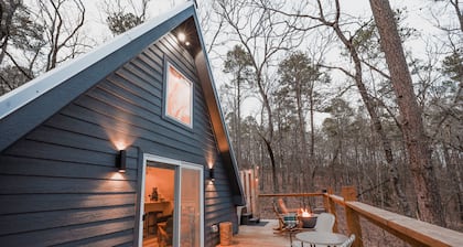 Dreamy A-Frame w/hot tub-Near Pristine Lake Ouachita and Hot Springs National Pk