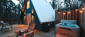 Dreamy A-Frame w/hot tub-Near Pristine Lake Ouachita and Hot Springs National Pk