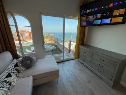 Penthouse with Unobstructed Views!