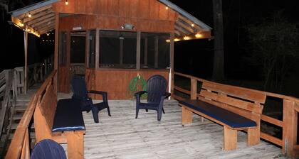 Located on the Santa Fe River perfect for boating & tubing on the Ichetucknee.