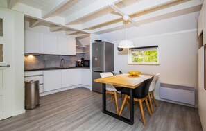 Frigorifero, piano cottura, lavastoviglie, macchina per tè/caffè