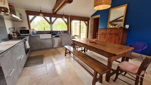 Køleskab, mikrobølgeovn, ovn, kogeplade